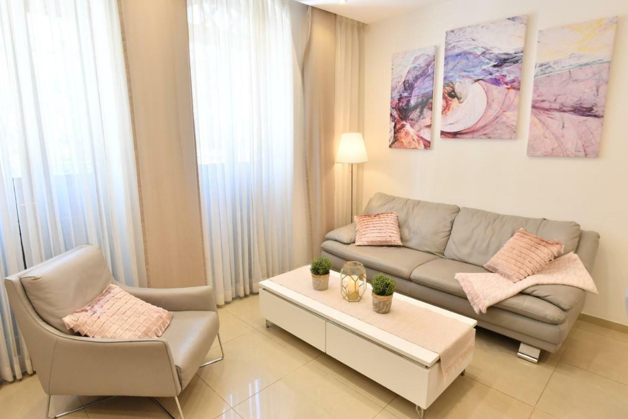 Saidoff, Amazing 4 Bedroom 3 Bath In City Center, Pool, Parking!!! Yerusalem Bagian luar foto