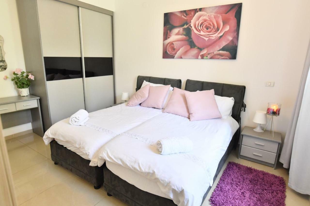Saidoff, Amazing 4 Bedroom 3 Bath In City Center, Pool, Parking!!! Yerusalem Bagian luar foto