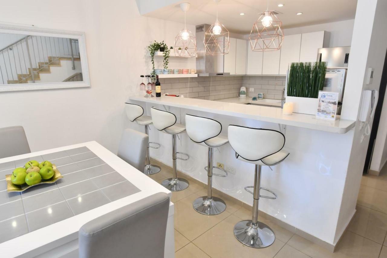 Saidoff, Amazing 4 Bedroom 3 Bath In City Center, Pool, Parking!!! Yerusalem Bagian luar foto