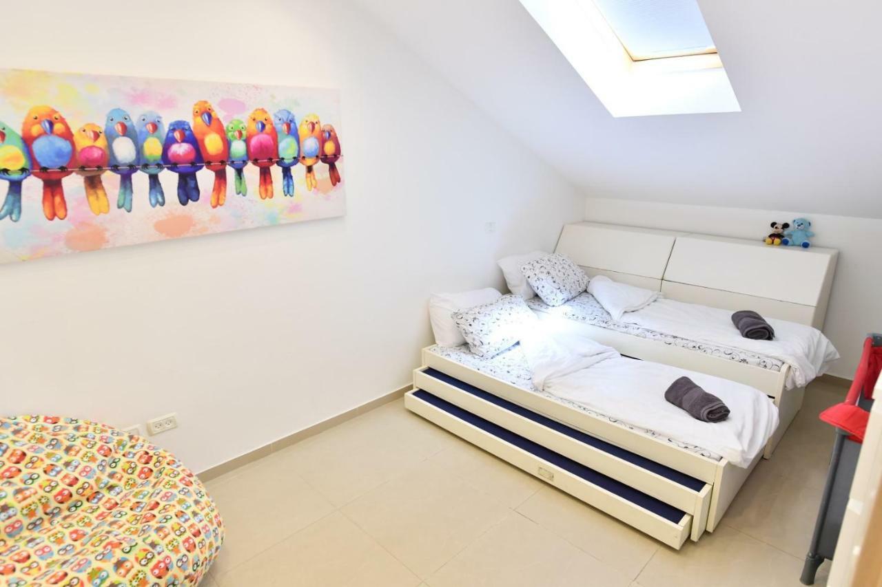 Saidoff, Amazing 4 Bedroom 3 Bath In City Center, Pool, Parking!!! Yerusalem Bagian luar foto