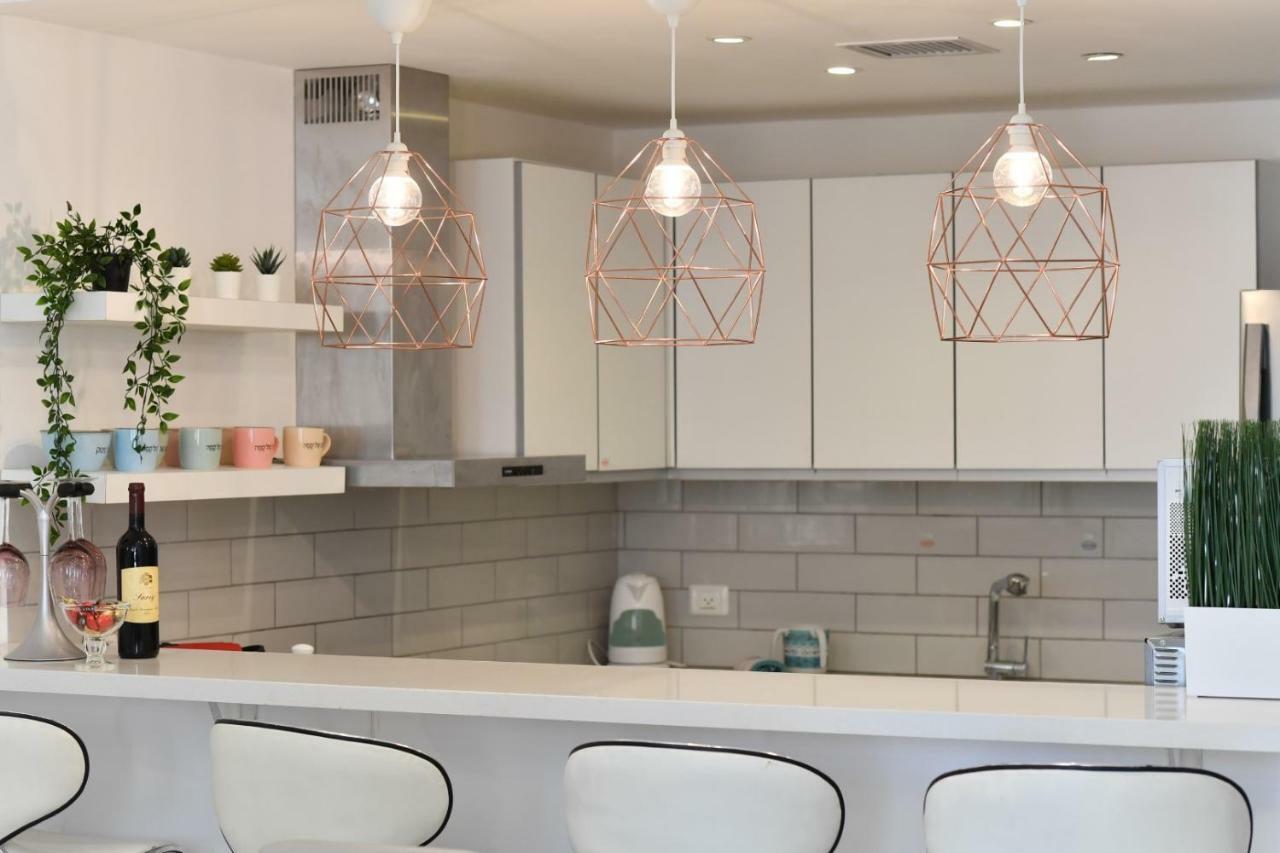 Saidoff, Amazing 4 Bedroom 3 Bath In City Center, Pool, Parking!!! Yerusalem Bagian luar foto