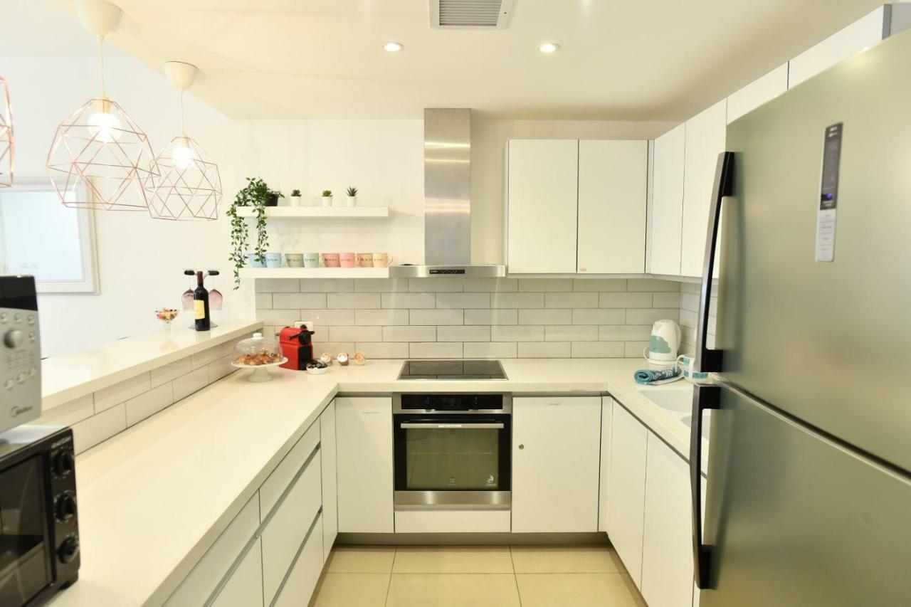 Saidoff, Amazing 4 Bedroom 3 Bath In City Center, Pool, Parking!!! Yerusalem Bagian luar foto